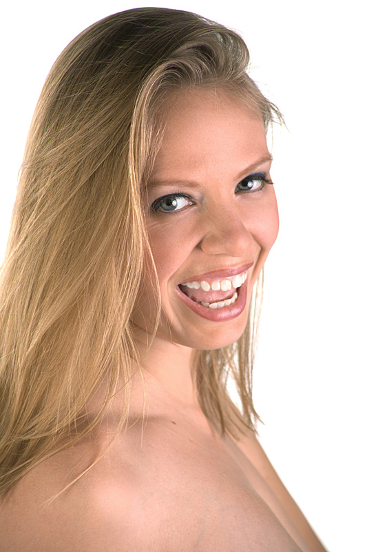 white-grin-web800.jpg white-grin-web800.jpg